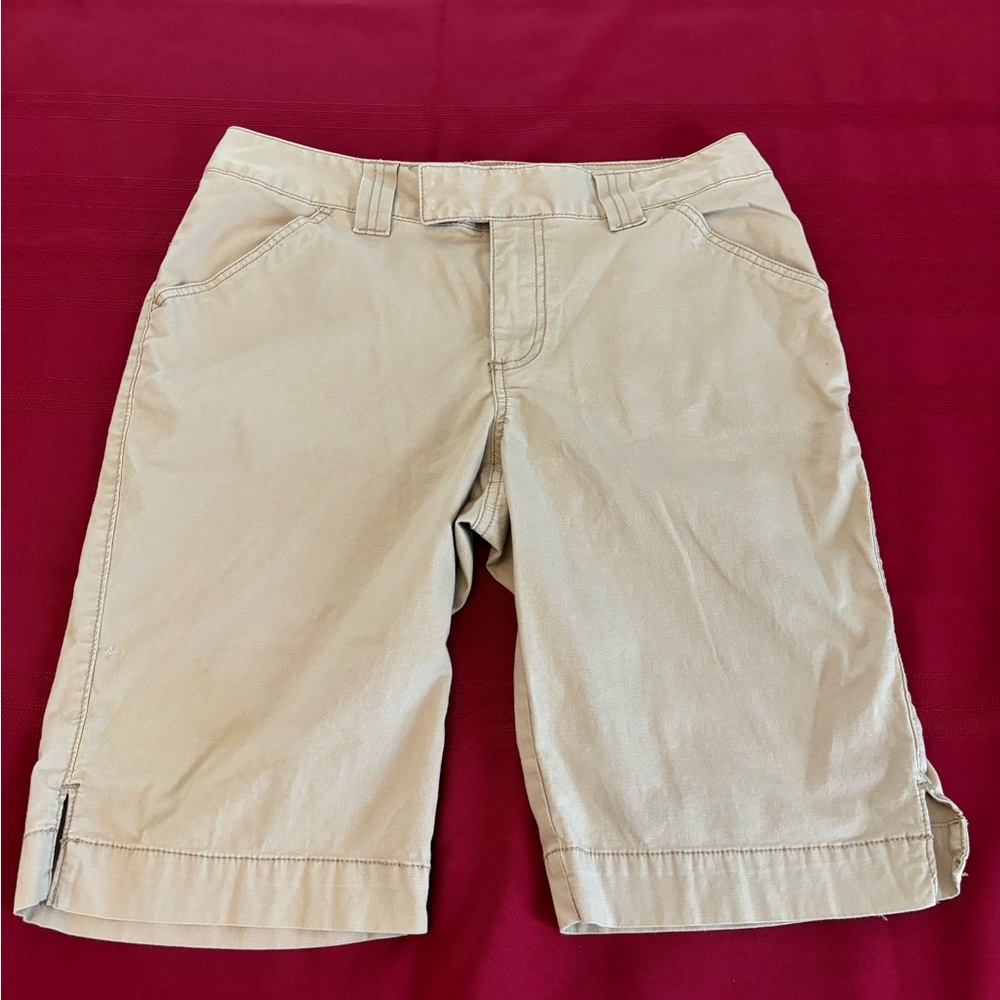 Fashion Bug- Beige Ladies Shorts- Size 10- Very good pre-owned.98%cotton2%spandx